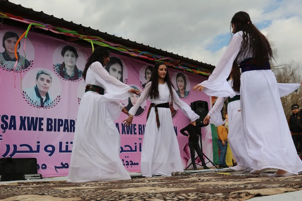 ​​​​​​​النساء يختتمن احتفالاتهن بيومهن العالمي بالتأكيد على مواصلة النضال التحرري - تم التحديث