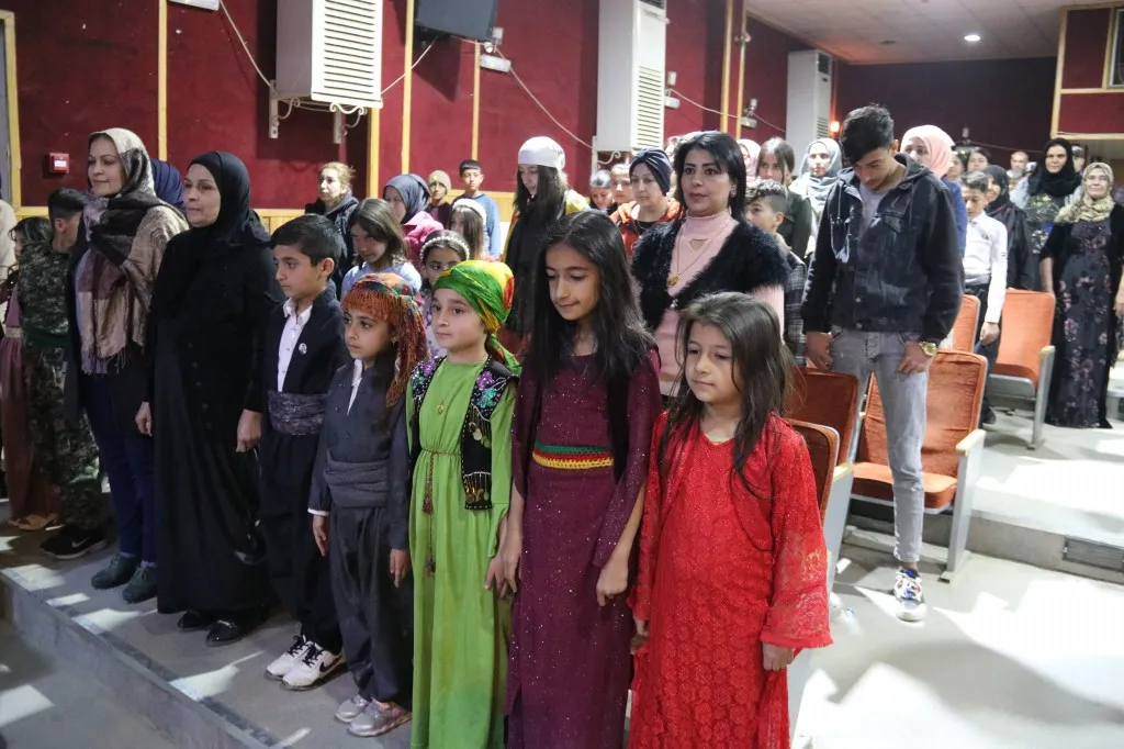 حفلة لأبناء الشهداء بمناسبة ميلاد القائد أوجلان في مركز دجلة للثقافة والفن