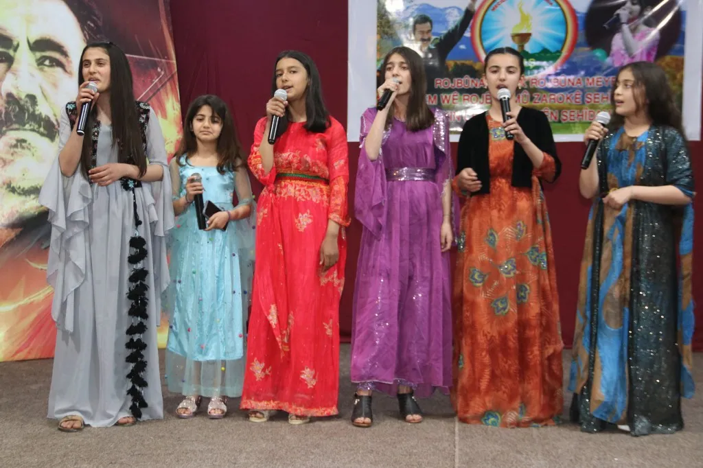 حفلة لأبناء الشهداء بمناسبة ميلاد القائد أوجلان في مركز دجلة للثقافة والفن