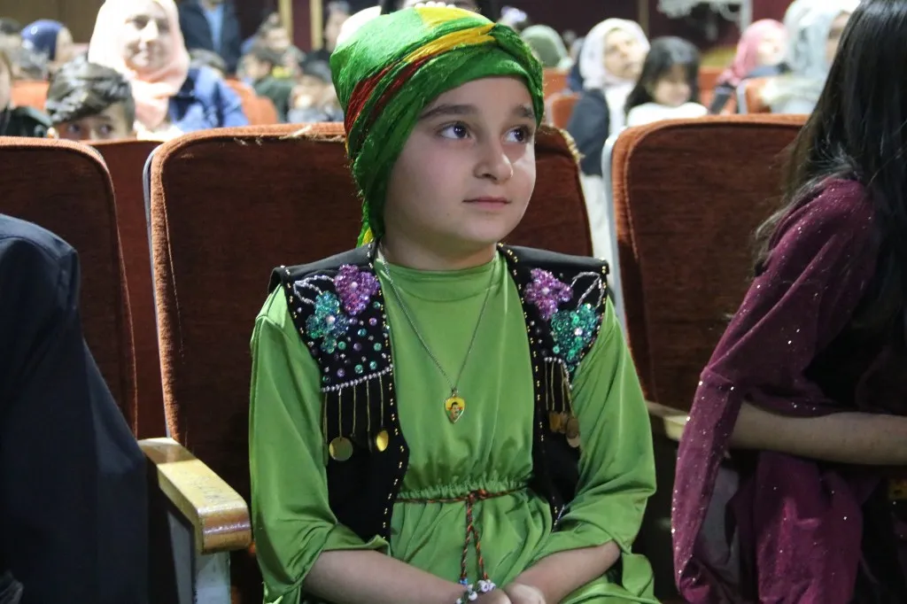 حفلة لأبناء الشهداء بمناسبة ميلاد القائد أوجلان في مركز دجلة للثقافة والفن