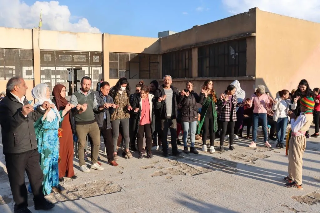 ​​​​​​​أمهات الشهداء يوقدن أولى شعلة النوروز  في ناحية الدرباسية