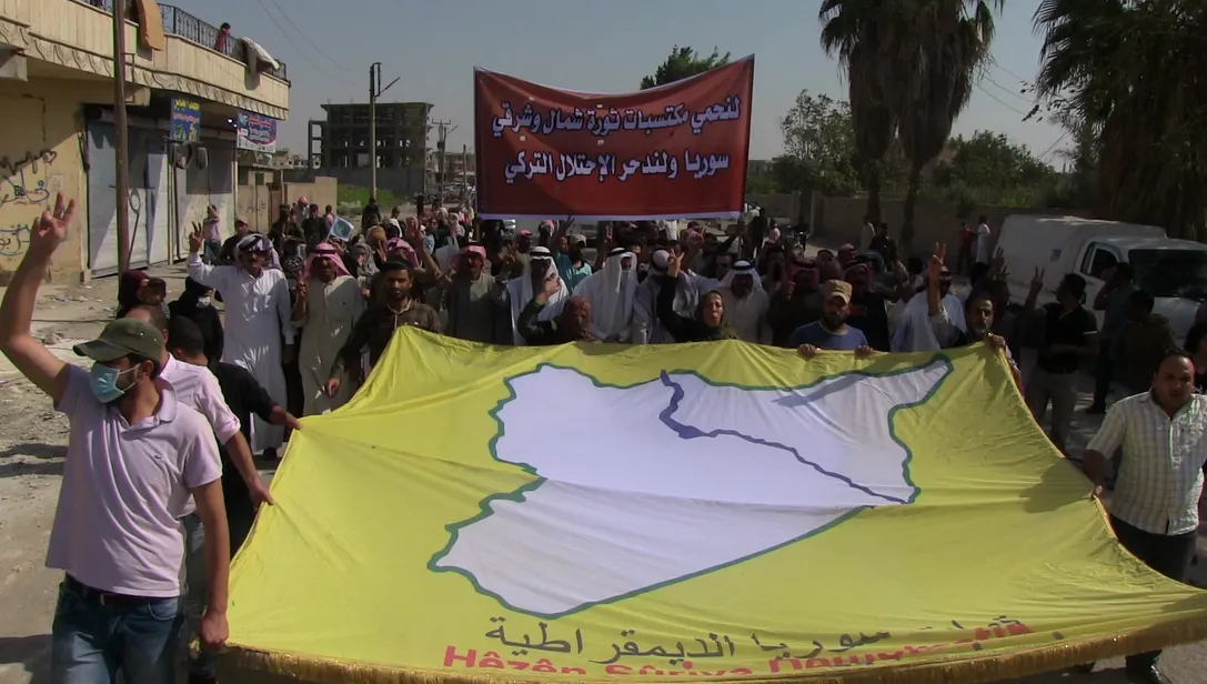 "الغريبُ ألاّ يقاتلا جنباً إلى جنب، لأنهما وُلدا من صُلب هذه الأرض"