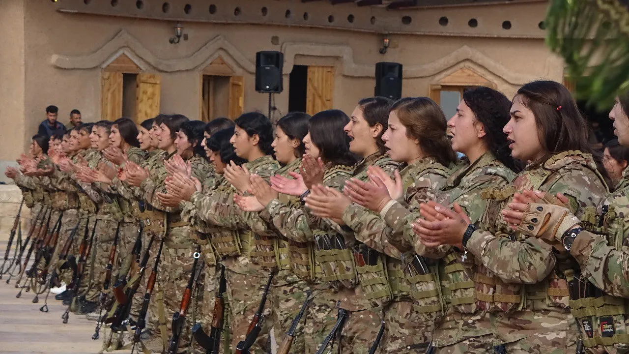 YPJ تحتفل بيوم المرأة العالمي بعرض عسكري في الحسكة