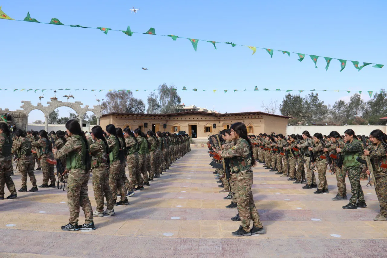 YPJ تحتفل بيوم المرأة العالمي بعرض عسكري في الحسكة