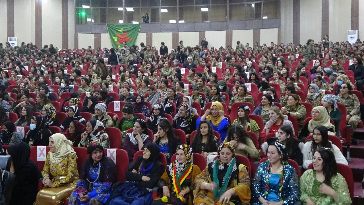 YPJ تحتفل بيوم المرأة العالمي بعرض عسكري في الحسكة