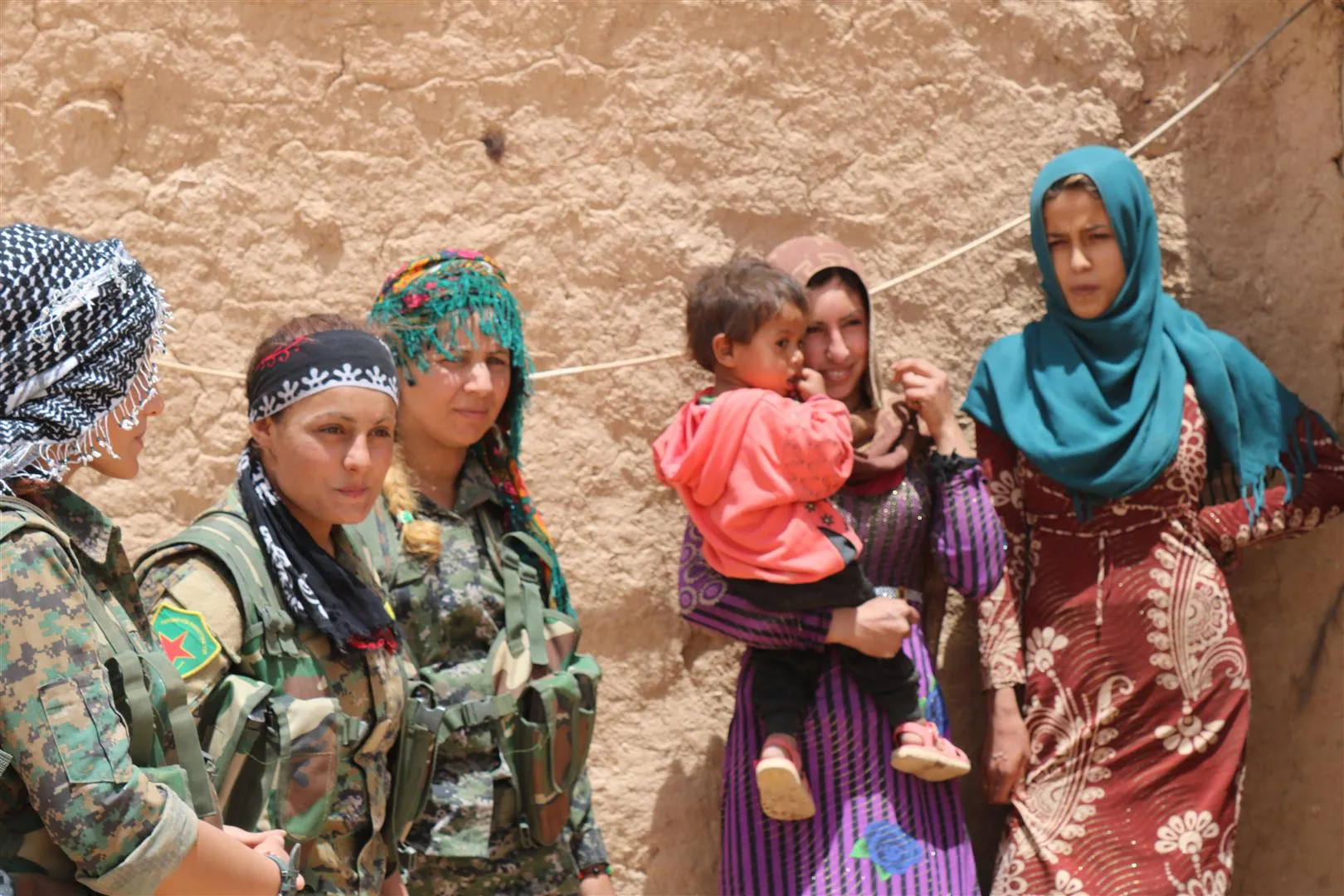 مقاتلات في YPJ يصفن تجربتهن ضمن القوة التي وحدت النساء على درب الحرية
