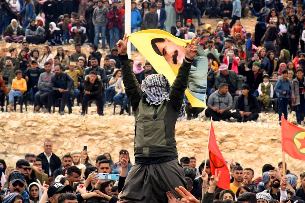 ​​​​​​​فنانون: علينا رفع صوتنا عالياً لكسر العزلة المفروضة على القائد أوجلان