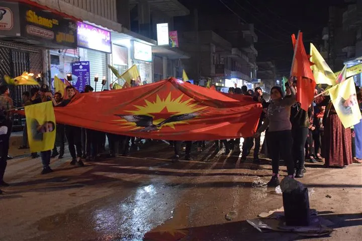 ​​​​​​​حركة الشبيبة الثورية السورية تندد عبر مظاهرة بهجمات الإبادة والخيانة