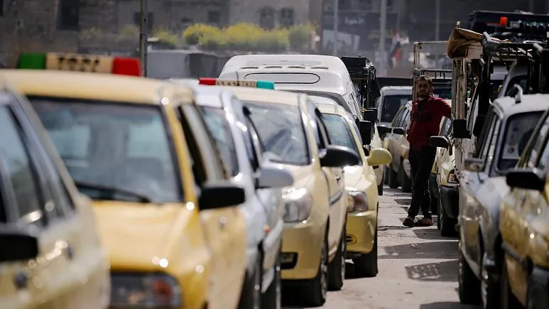 حكومة دمشق تخلق الأزمات وتهيئ بيئة للنهب ... تعديل توزيع البنزين مثالاً!