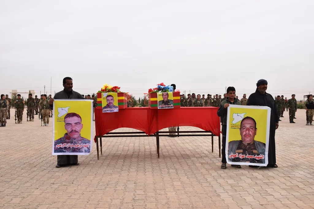 ​​​​​​​أهالي الشدادي يشيّعون جثماني مقاتليْن من قوات سوريا الديمقراطية