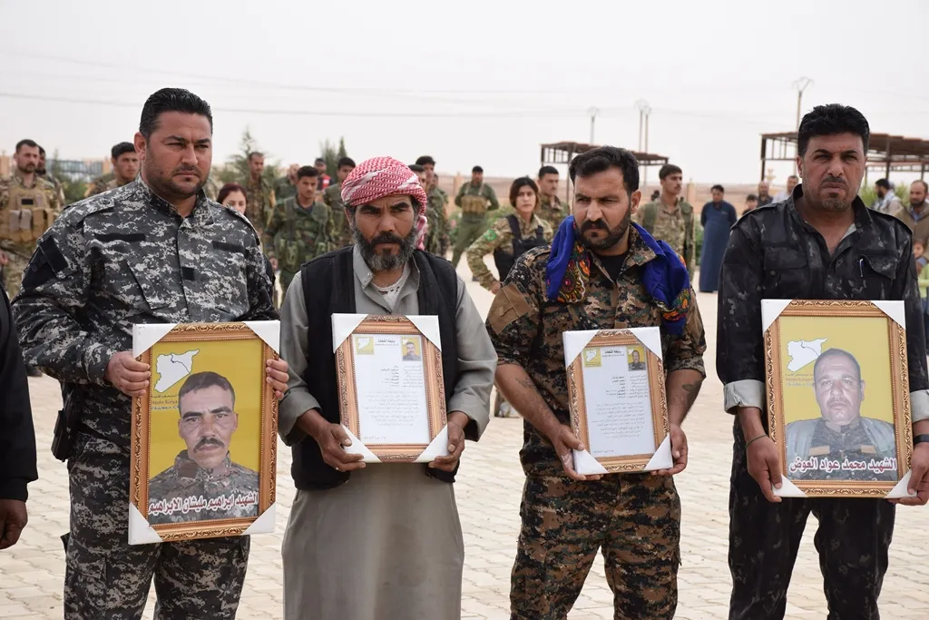 ​​​​​​​أهالي الشدادي يشيّعون جثماني مقاتليْن من قوات سوريا الديمقراطية