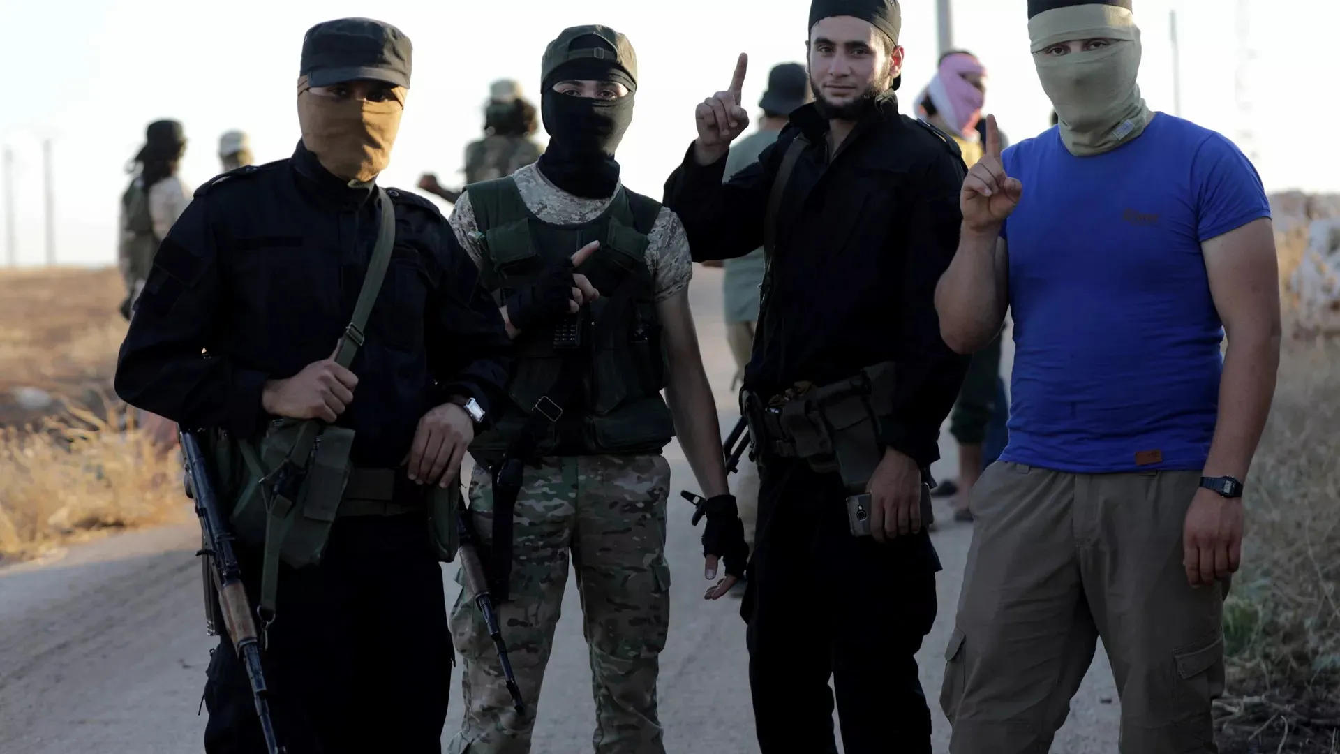 ​​​​​​​سبوتنيك: الجولاني يفرج عن 30 مسلحاً من "حراس الدين" لإرسالهم إلى جبهات القتال في أوكرانيا