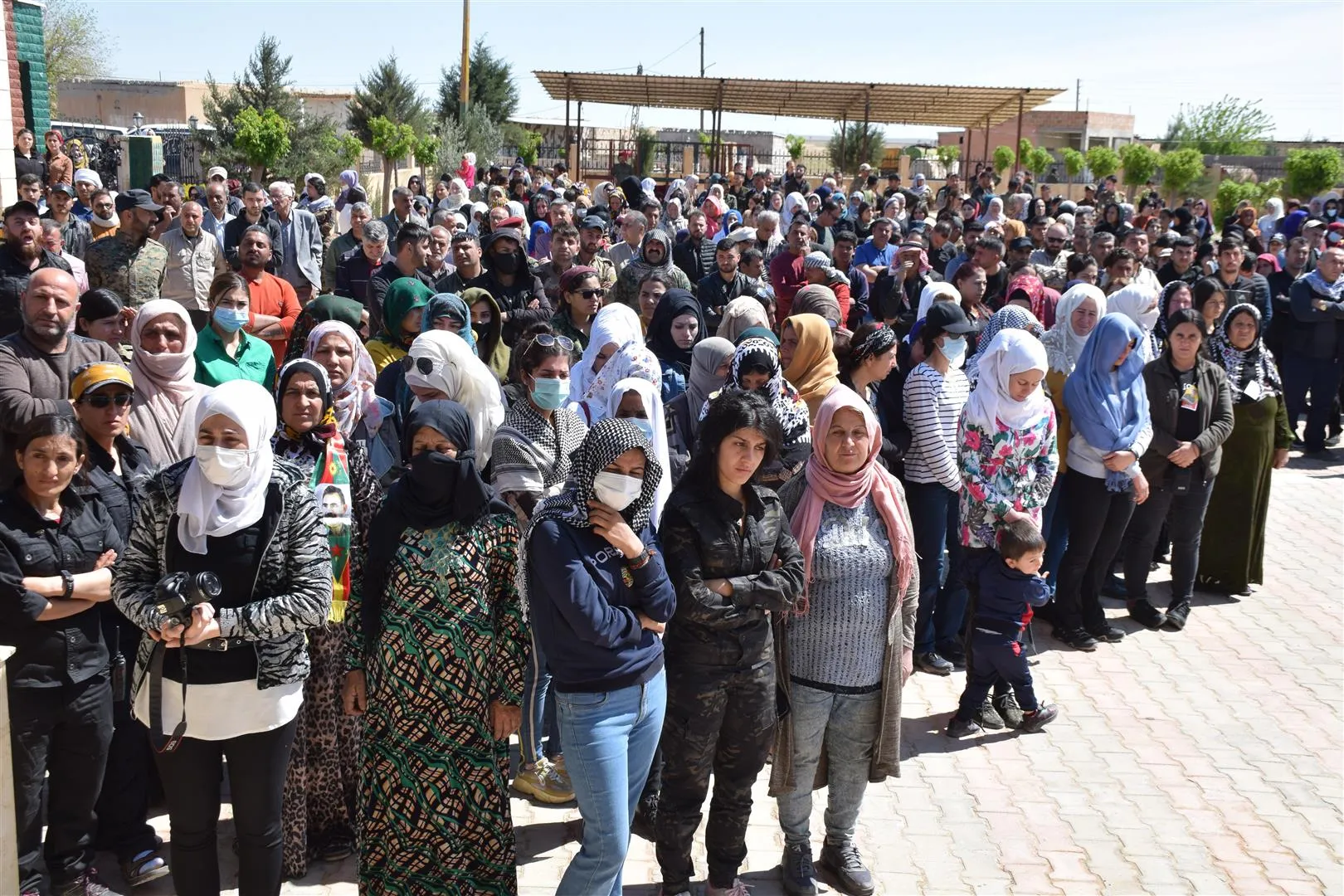 ​​​​​​​المئات في الحسكة يشيعون جثماني الشهيدين روجفان وان وسرفراز نضال