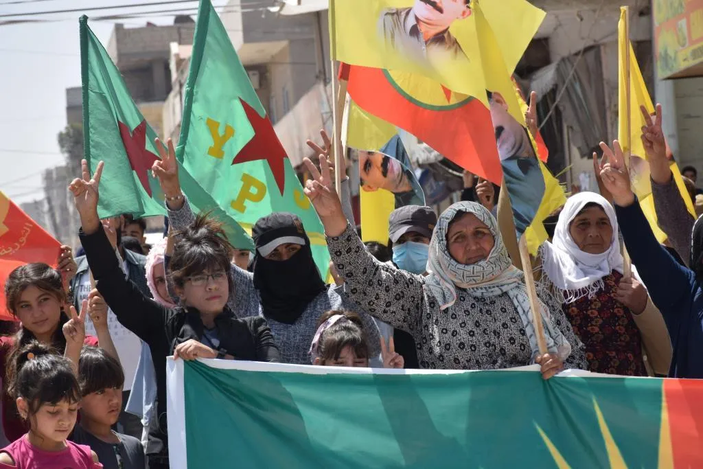 ​​​​​​​أهالي إقليم الفرات يتظاهرون ضد الهجومين الأخيرين على أحياء كوباني وسيارة في ريفها الجنوبي