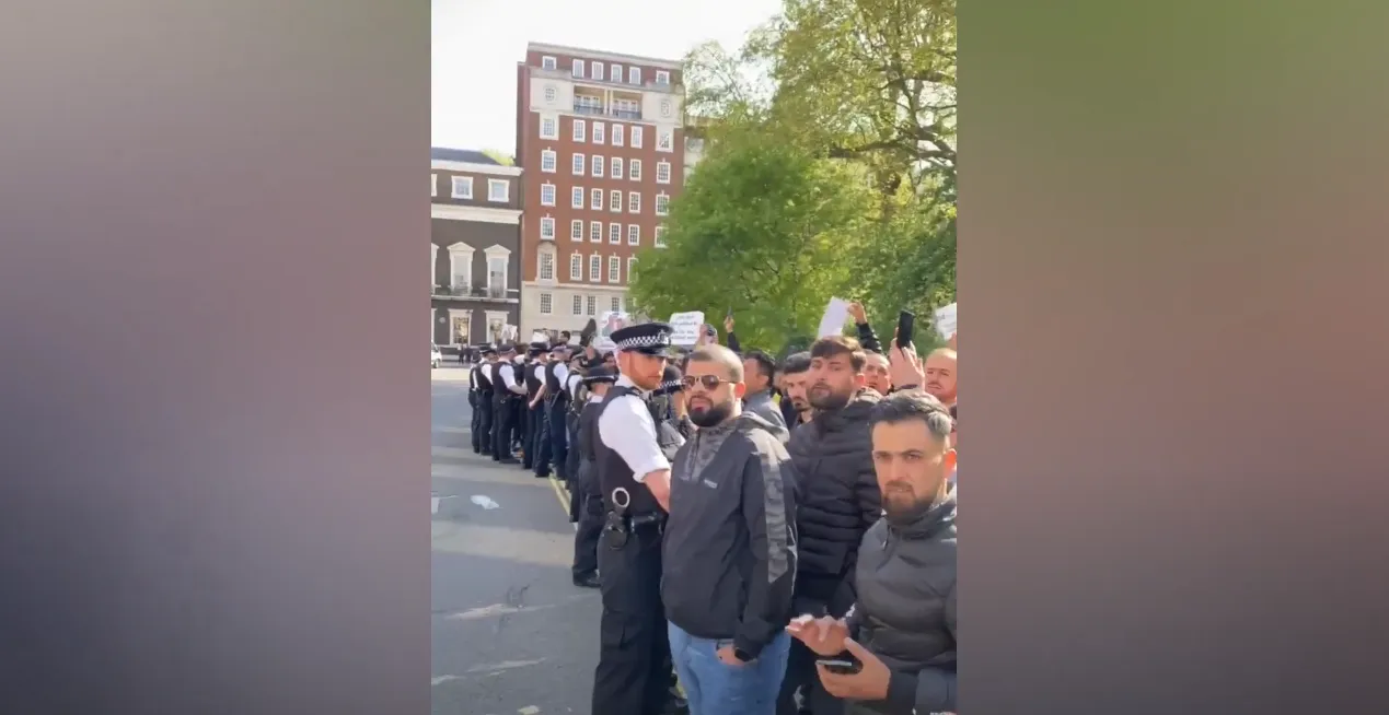 في موقف سيسجله التاريخ.. الكردستانيون يرشقون موكب مسرور البارزاني بالبيض ويصفونه بـ "الإرهابي"