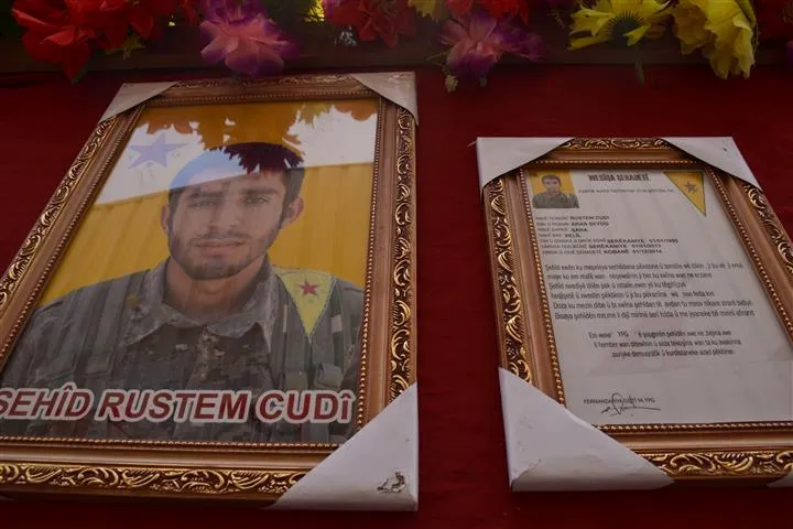 مراسم غيابية في الحسكة لمقاتل من YPG استشهد في كوباني عام 2014