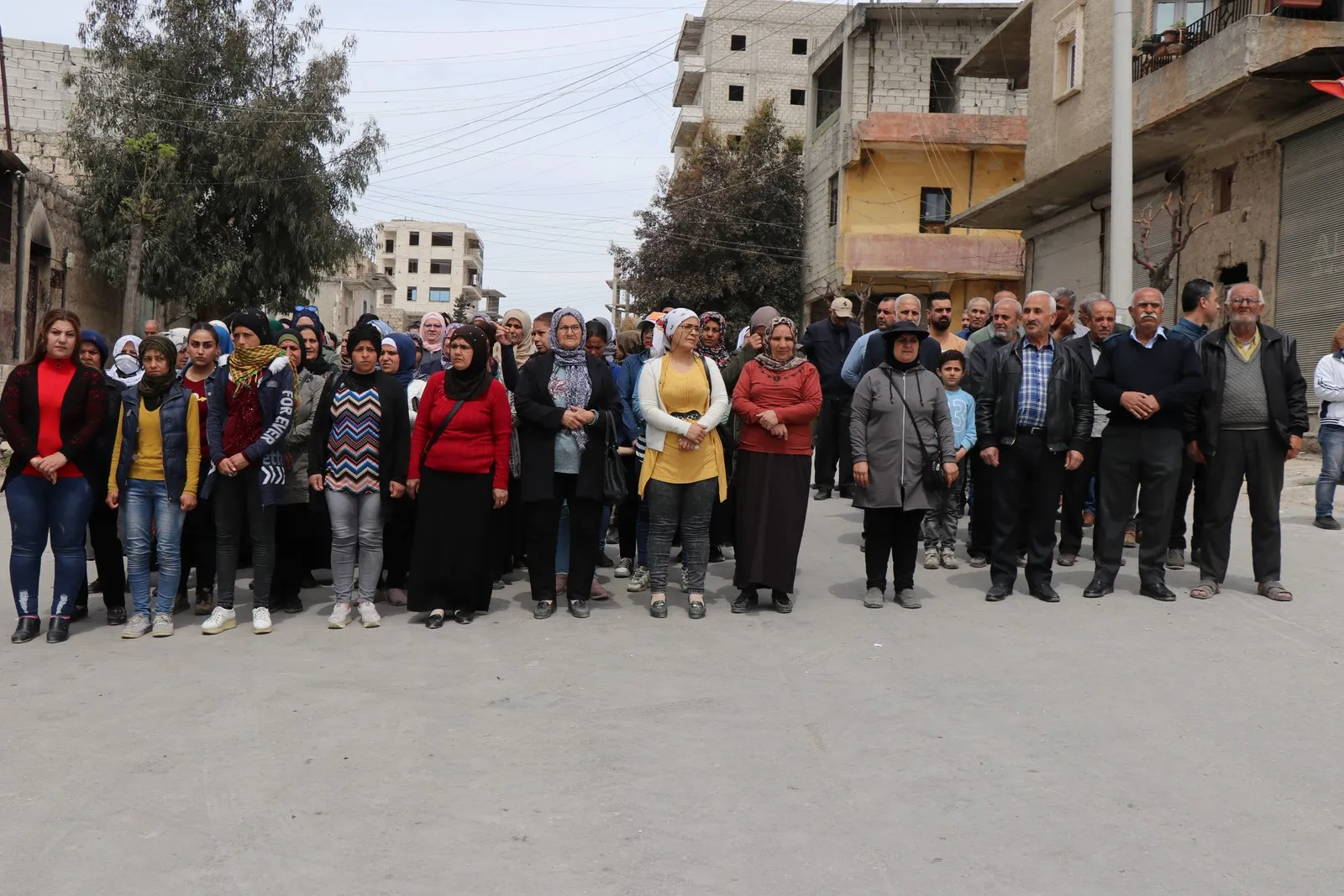 ​​​​​​​أهالي حيّي الشيخ مقصود والأشرفية يقدمون واجب العزاء لذوي الشهيدة حنيفة
