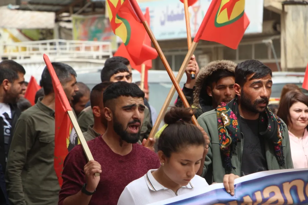 مواطنو روج آفا يستنكرون تواطؤ PDK مع الاحتلال التركي في الهجمات ضد الكريلا- تم التحديث