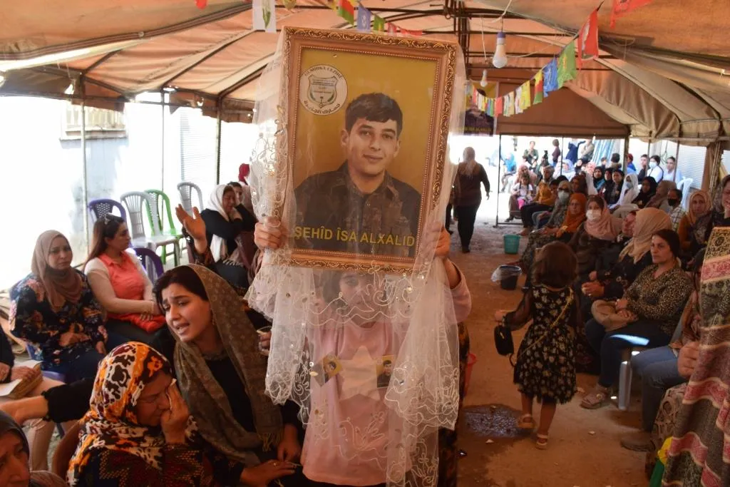 ​​​​​​​أهالي ناحية عامودا يقدمون واجب العزاء لذوي الشهيد عيسى الخالد