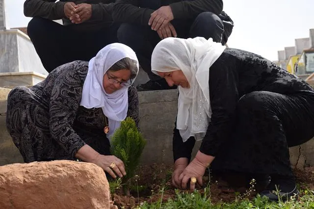 بزراعة الأشجار والمسيرات والاحتفالات شمال وشرق سوريا تحتفل بميلاد القائد أوجلان