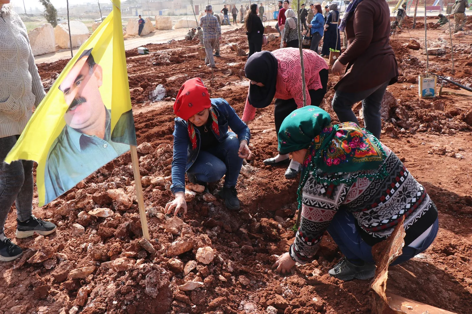 مهرجان للأطفال واحتفالية وزراعة الأشجار في حلب ومنبج احتفاءً بميلاد القائد أوجلان