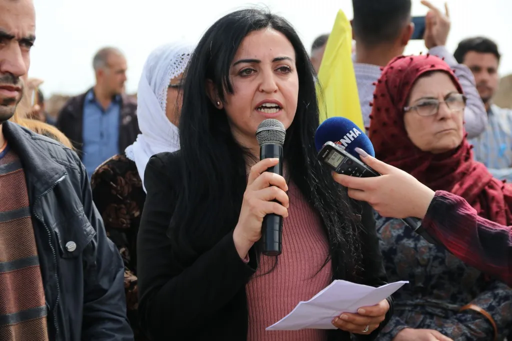 بزراعة الأشجار والمسيرات والاحتفالات شمال وشرق سوريا تحتفل بميلاد القائد أوجلان