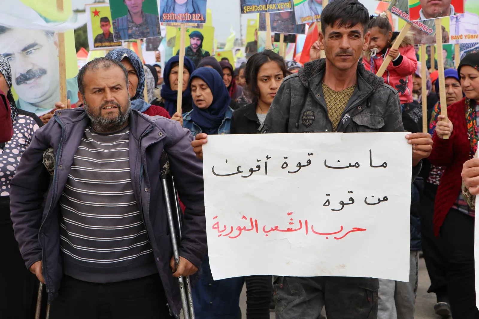 عشرات الآلاف في الشهباء ينددون بخيانة PDK ويؤكدون دعمهم للكريلا
