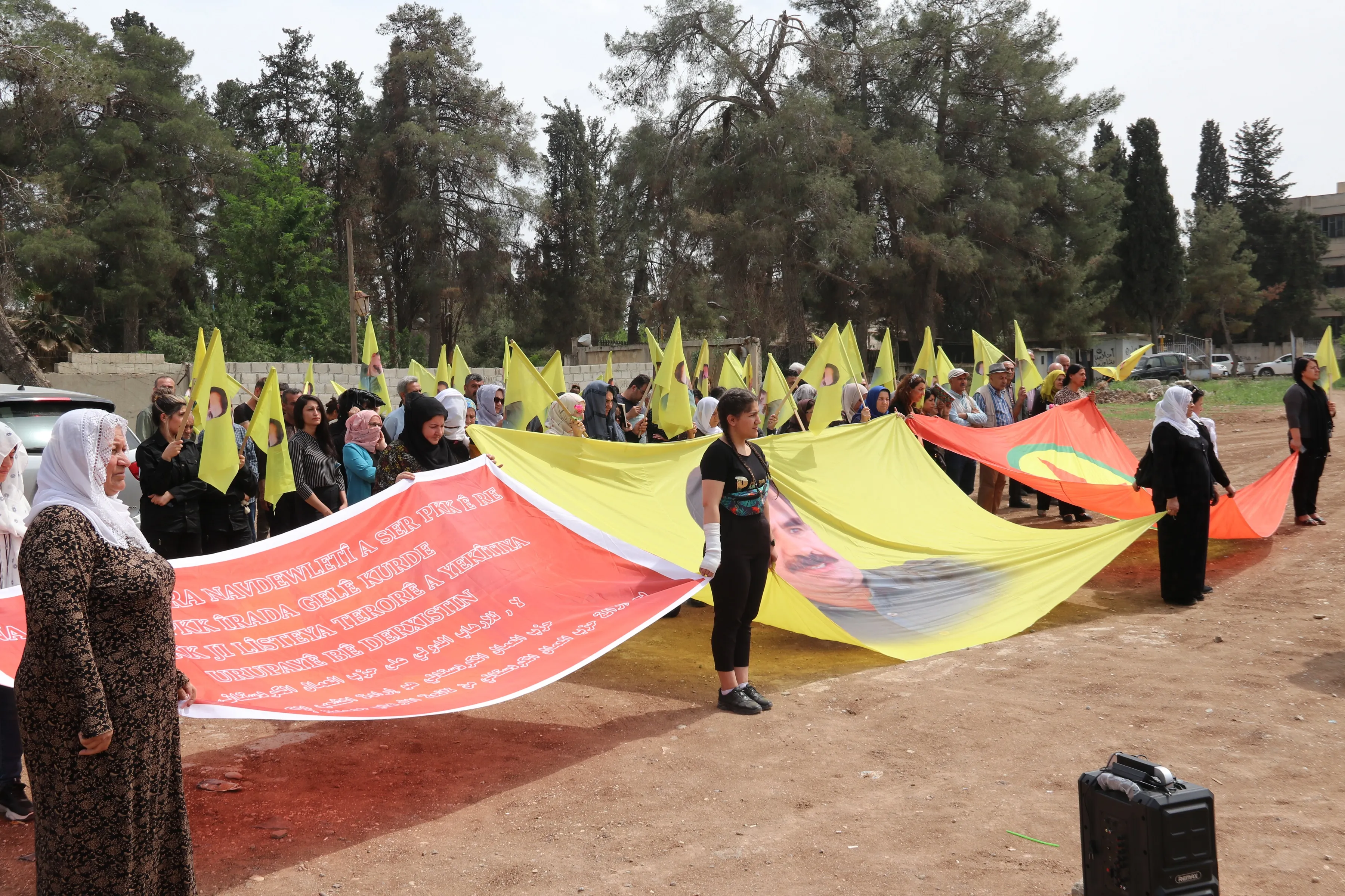 جمع 37 ألف توقيع في ديرك والكوجرات وبرآف لإزالة اسم PKK من "قائمة الارهاب"