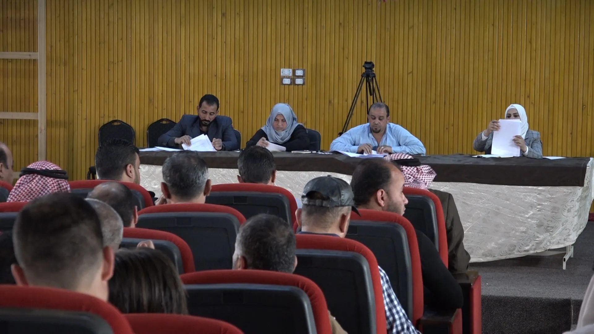 لجنة صياغة العقد الاجتماع تناقش مسودة العقد مع مؤسسات مجلس دير الزور المدني