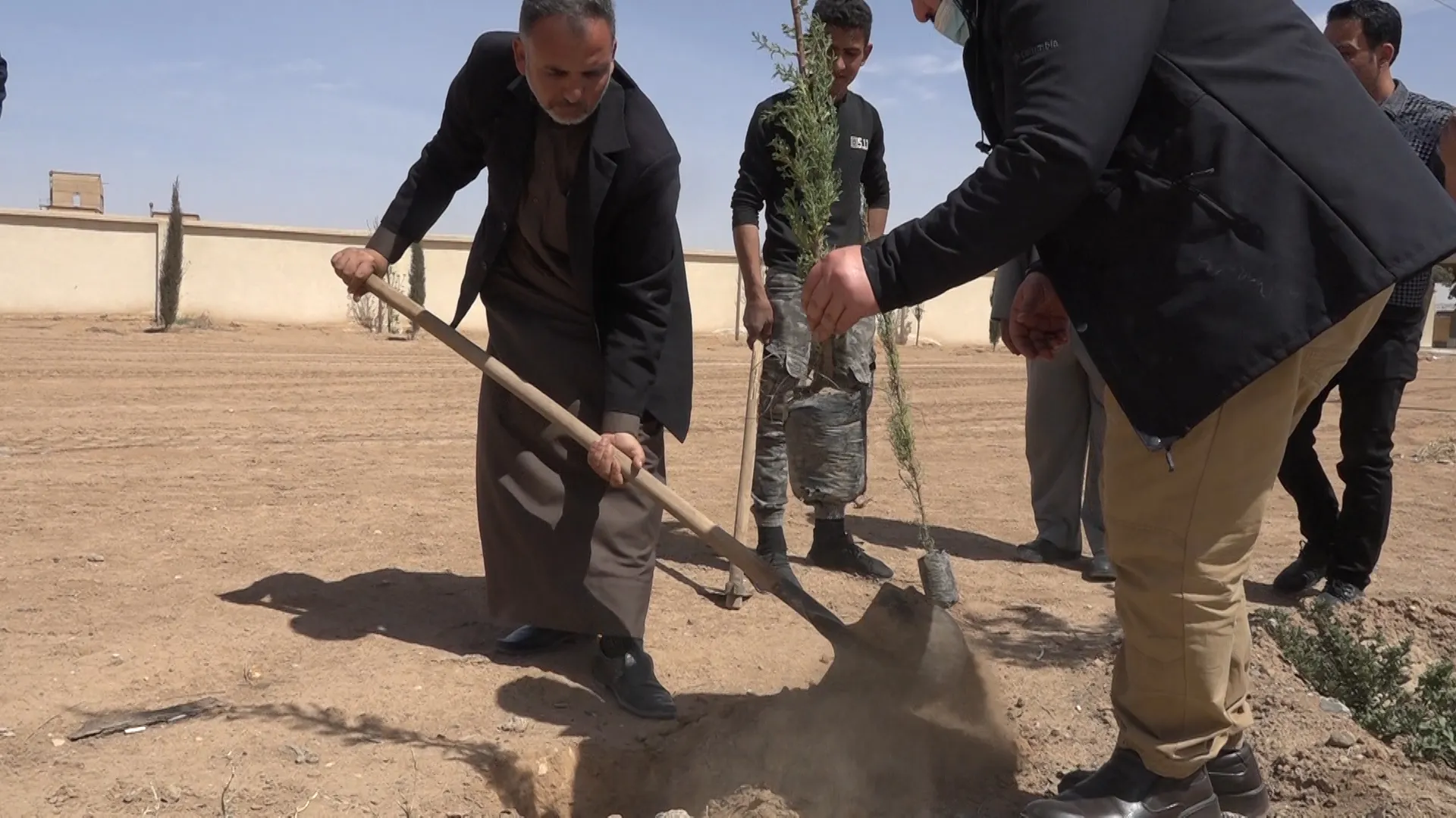 ​​​​​​​حملة تشجير في ريف دير الزور بمناسبة ميلاد القائد أوجلان