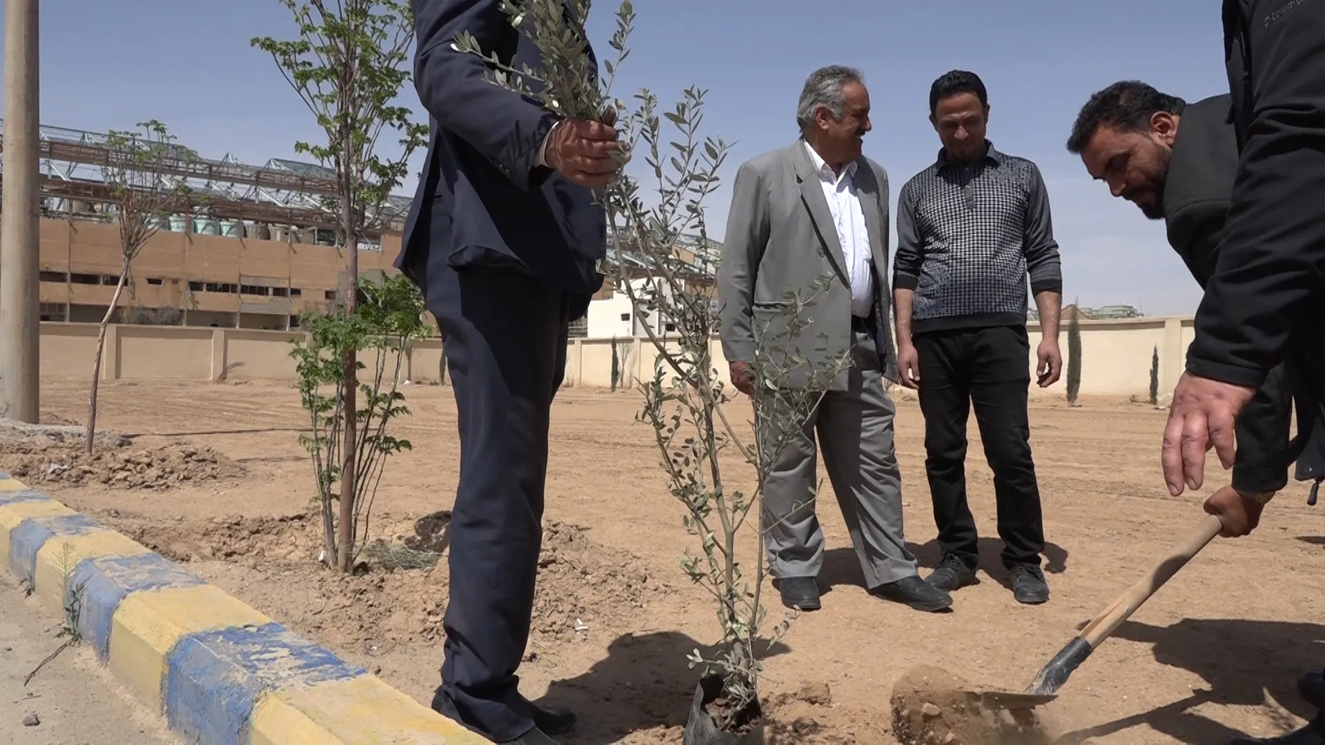 ​​​​​​​حملة تشجير في ريف دير الزور بمناسبة ميلاد القائد أوجلان