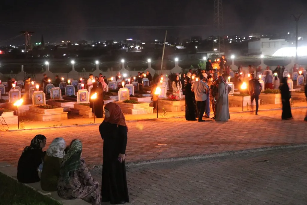 ​​​​​​​أهالي منبج يستذكرواً الشهداء بمناسبة حلول عيد الشهداء