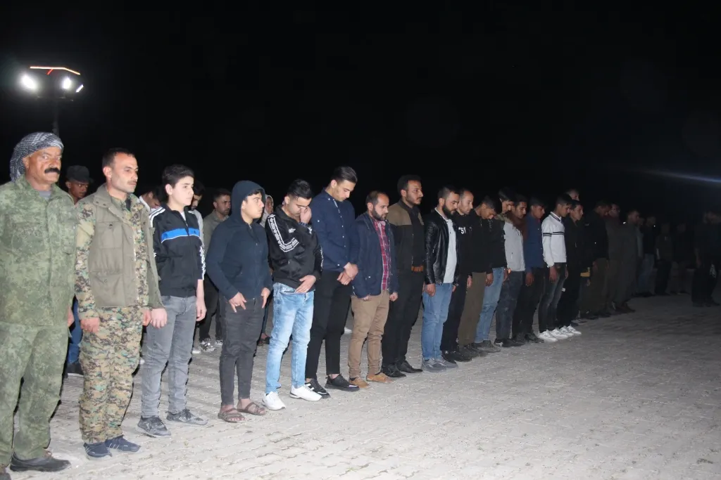 ​​​​​​​استذكار الشهيد عزيز عرب في منبج وإشعال الشموع على أضرحة الشهداء