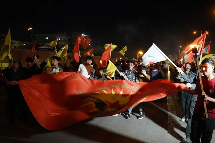 ​​​​​​​الشبيبة يتظاهرون في قامشلو والحسكة ومدينة حلب استنكارا لهجمات الاحتلال التركي وتعاون الديمقراطي الكردستاني