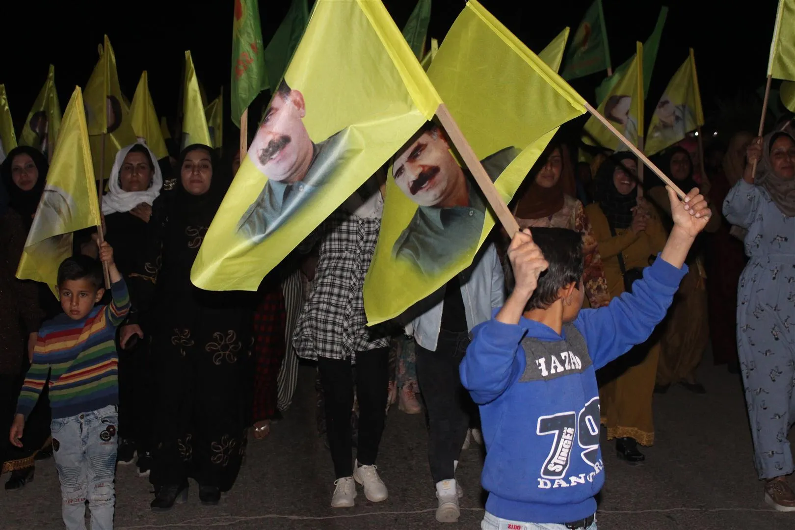 ​​​​​​​الشبيبة يتظاهرون في قامشلو والحسكة ومدينة حلب استنكارا لهجمات الاحتلال التركي وتعاون الديمقراطي الكردستاني