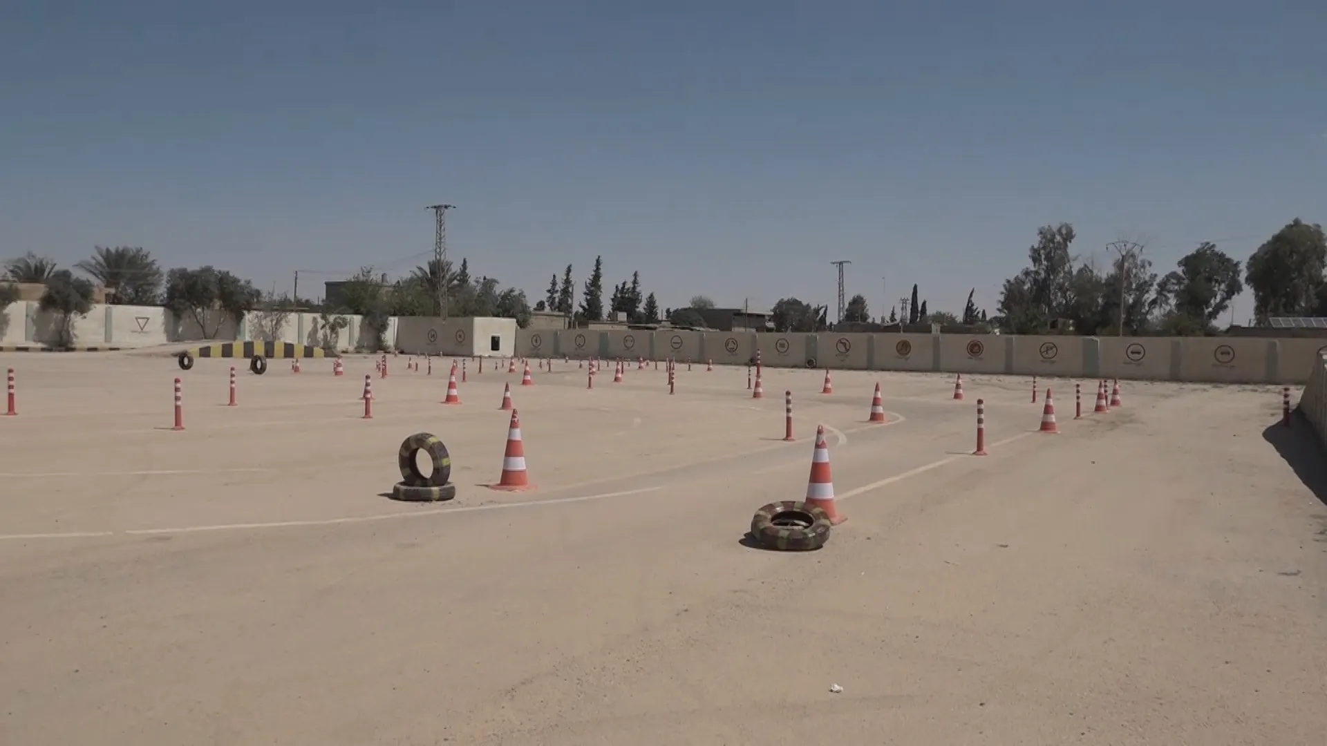 ​​​​​​​لجنة الداخلية بمجلس دير الزور المدني تفتتح أول مدرسة لقيادة المركبات في ريف دير الزور الغربي