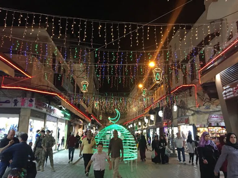 ​​​​​​​الأسواق اللبنانية عشية عيد الفطر.. حركة بلا بركة