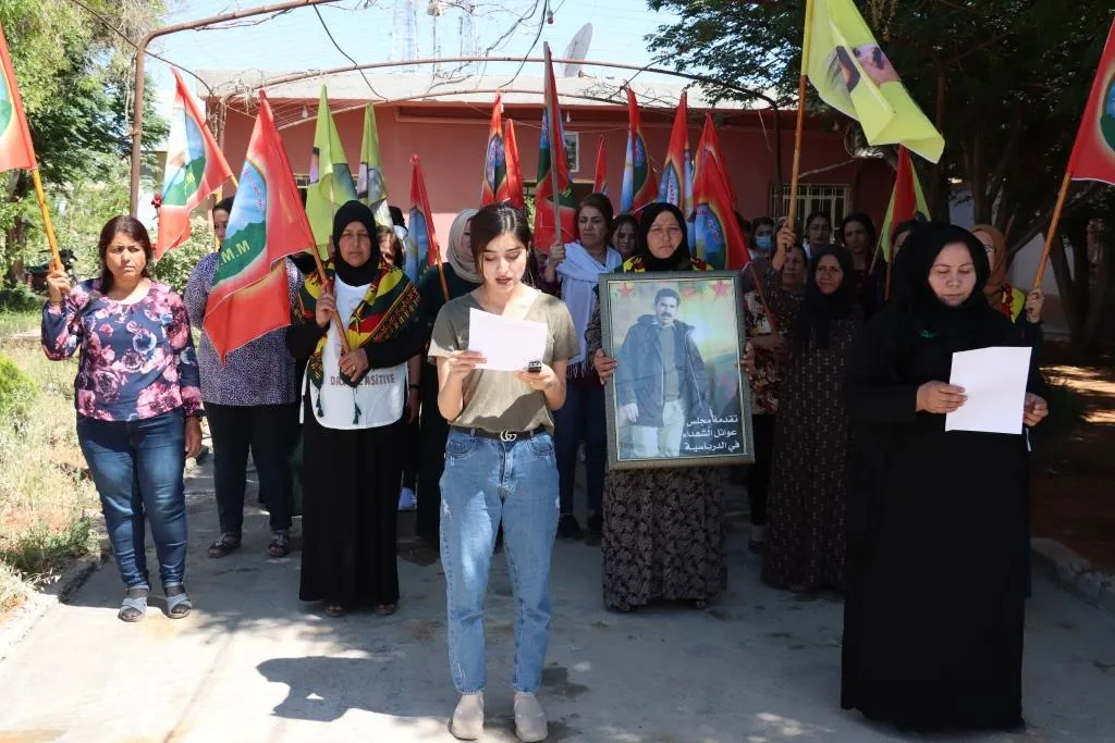 ​​​​​​​مجالس المرأة لعوائل الشهداء في إقليم الجزيرة تستنكر قرار حظر اللقاءات مع القائد أوجلان وتصفه بالتعسفي- تم التحديث  