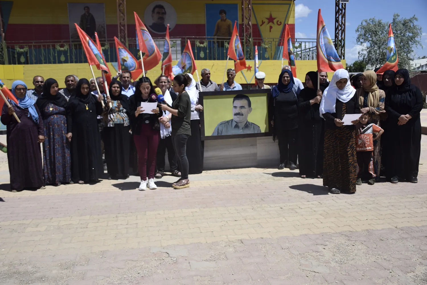 ​​​​​​​مجالس المرأة لعوائل الشهداء في إقليم الجزيرة تستنكر قرار حظر اللقاءات مع القائد أوجلان وتصفه بالتعسفي- تم التحديث  