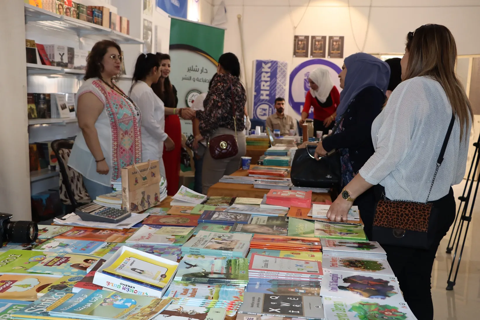 ​​​​​​​لليوم الثاني.. استمرار فعاليات أول معرض للكتب الكردية في قامشلو