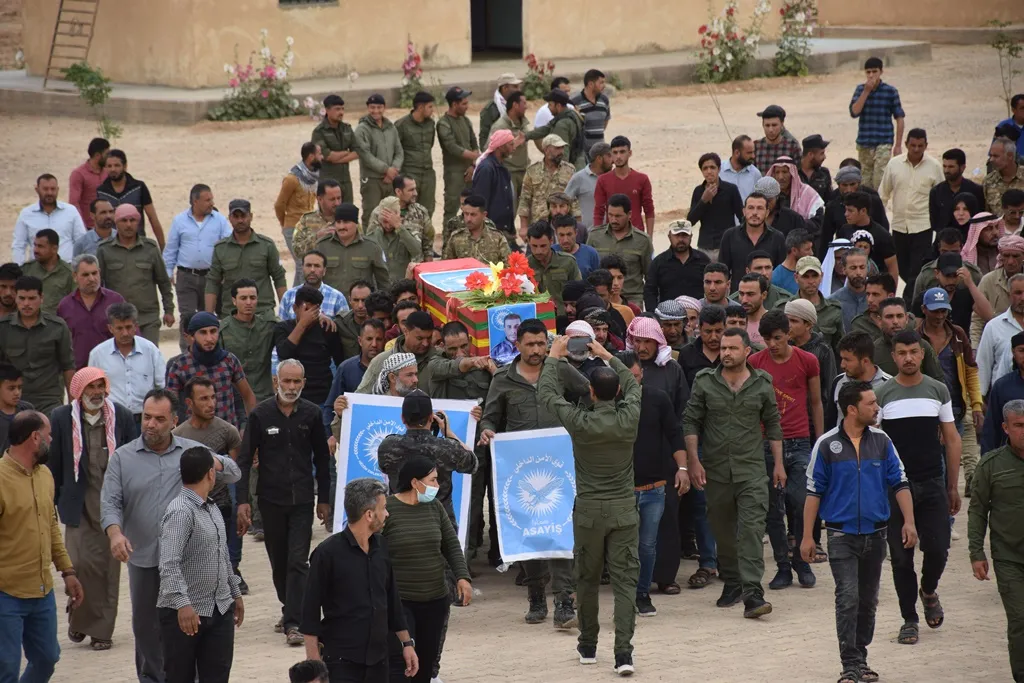 ​​​​​​​أهالي الشدادي يشيّعون جثمان الشهيد فايز العلي