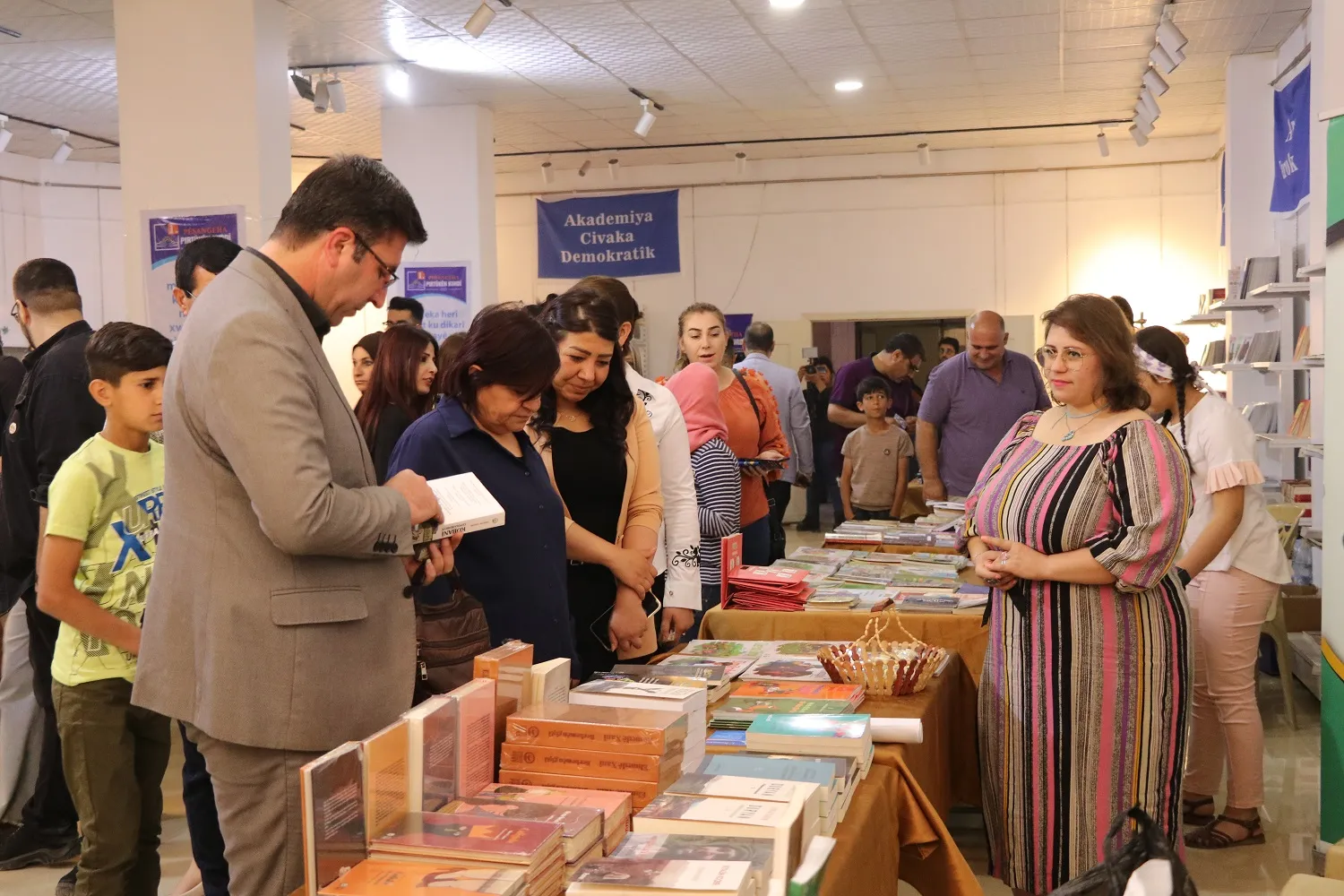 افتتاح أول معرض للكتب الكردية في قامشلو