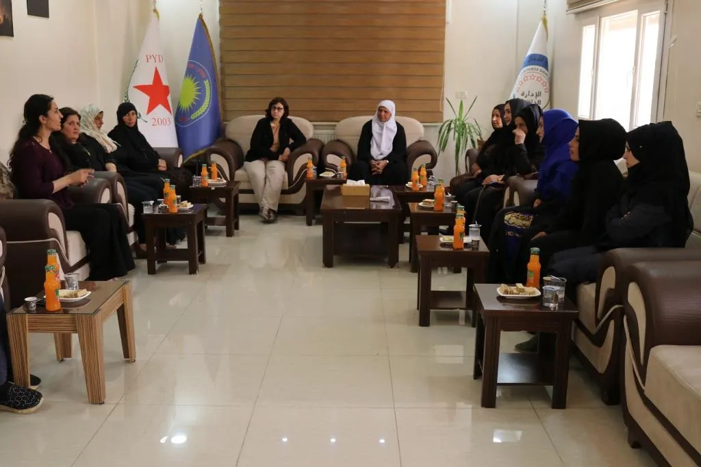 ​​​​​​​وفد من نساء عشائر تل حميس يزور مجلس المرأة لـ PYD لتعزيز الترابط بين النساء