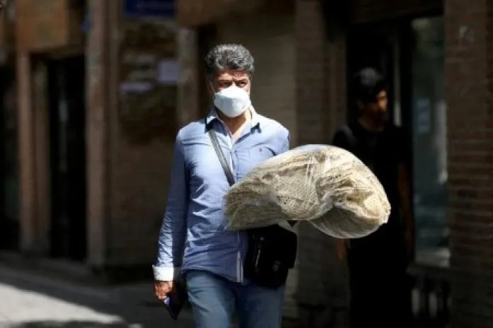 حدة التظاهرات تزداد في إيران.. وقوات الأمن تفرقها بالذخيرة الحية والغاز المسيل
