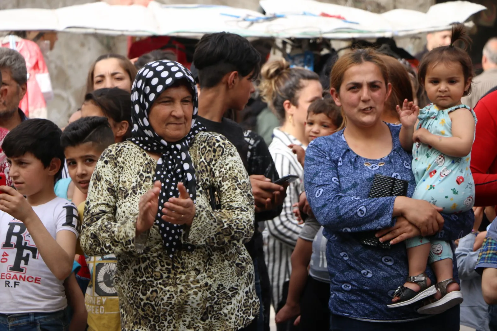 دعماً لمقاومة الكريلا في وجه هجمات الإبادة.. فعالية فنية وسط حي الشيخ مقصود في حلب