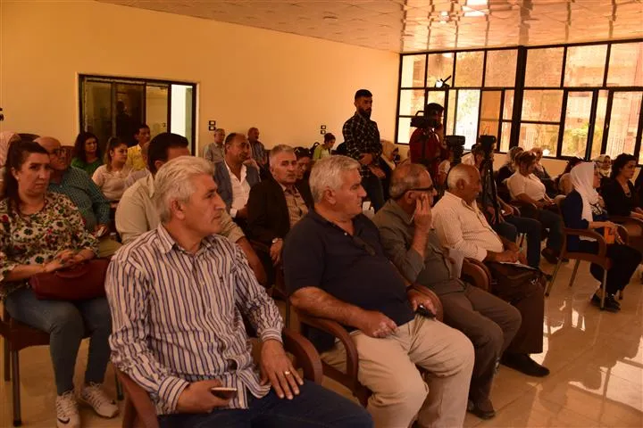 ​​​​​​​باحث وأكاديمي سوري كردي خلال محاضرة لمسد يوضح سياسة دولة الاحتلال التركي من بناء المستوطنات