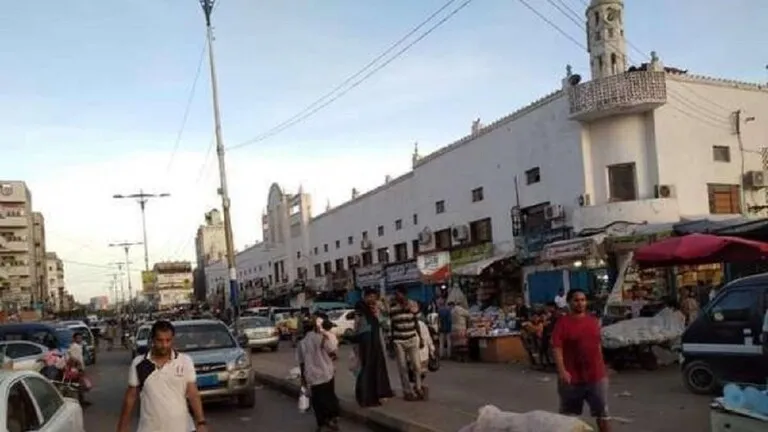 مقتل وإصابة نحو 40 شخصاً بانفجار قنبلة في عدن