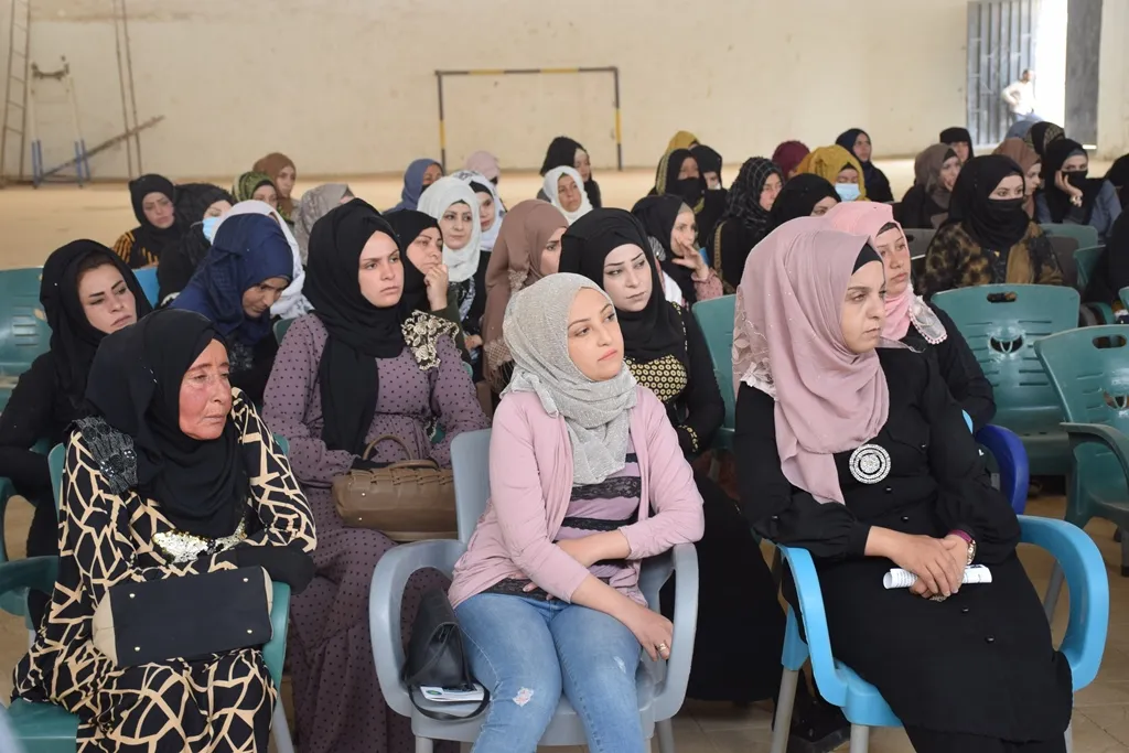 اللجنة المصغرة لصياغة العقد تستقبل مقترحات اهالي المنطقة الجنوبية للحسكة خلال اجتماع جماهيري