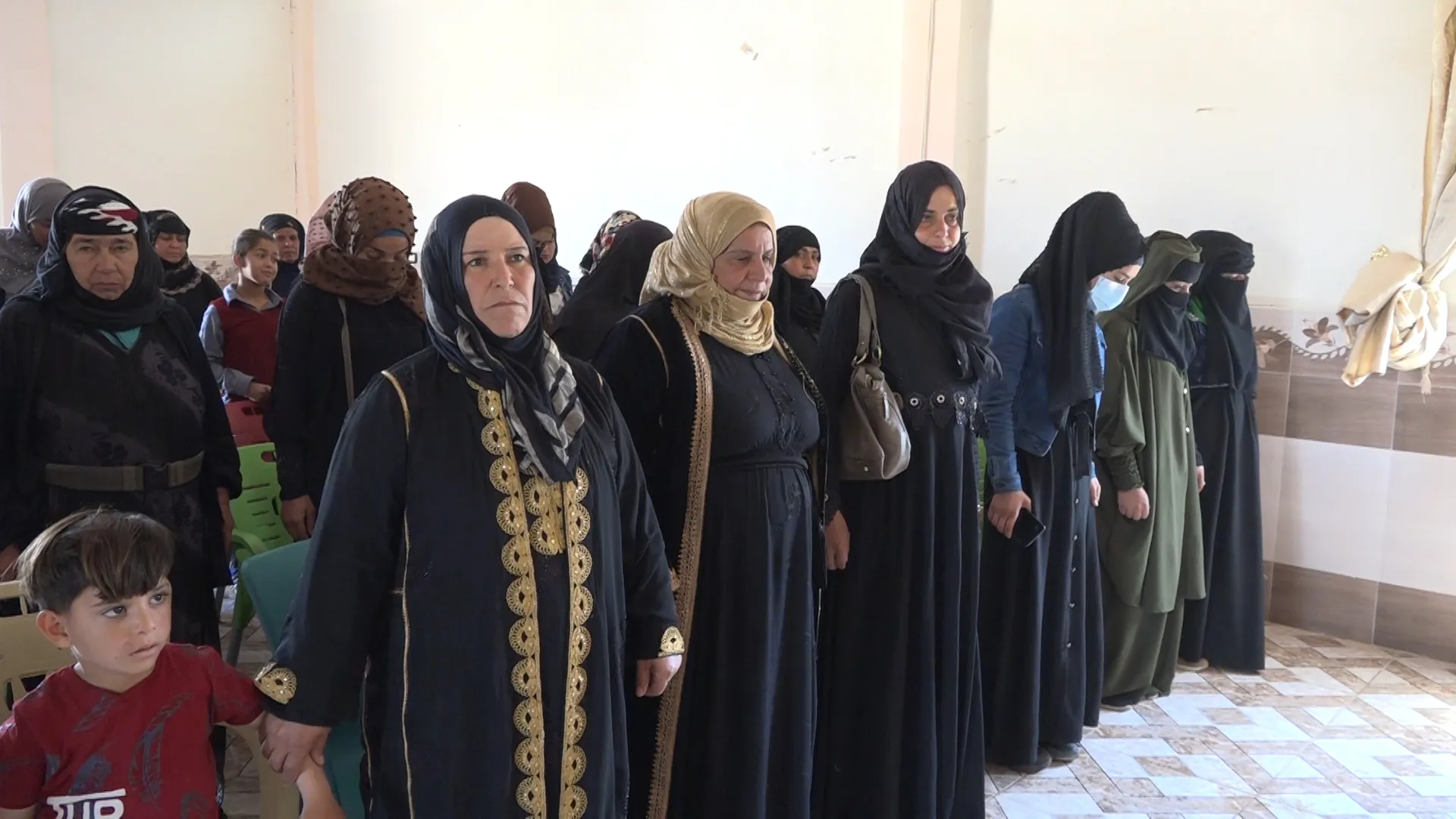 ​​​​​​​ذوو الشهداء في ريف دير الزور الغربي خلال احتفالية: سنقاوم بوحدتنا وتضامننا كل عدوان يمس ميراث شهدائنا