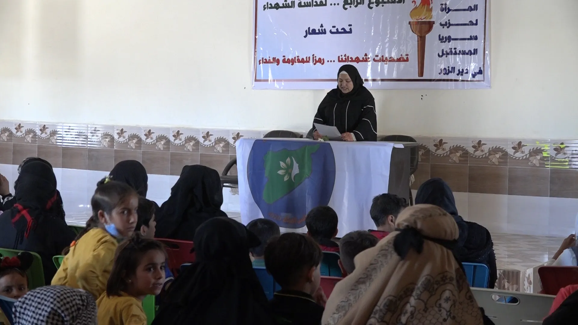 ​​​​​​​ذوو الشهداء في ريف دير الزور الغربي خلال احتفالية: سنقاوم بوحدتنا وتضامننا كل عدوان يمس ميراث شهدائنا